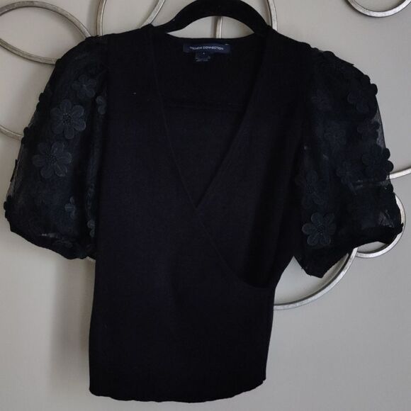 NWOT French Connection floral puff sleeve top - Picture 3 of 8